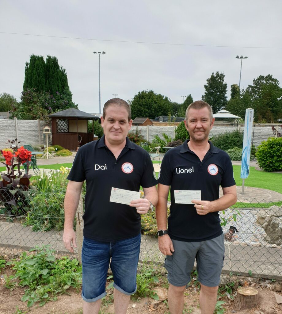 Dai Miles and Lionel Gurner with the cheques from the Pavers Foundation.